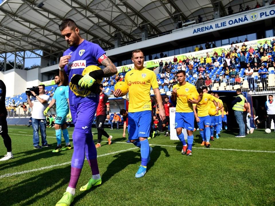 petrolul intra pe stadion