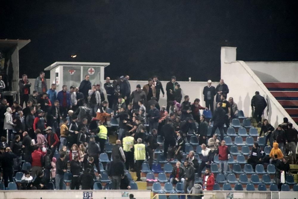 scandal-in-tribuna-1
