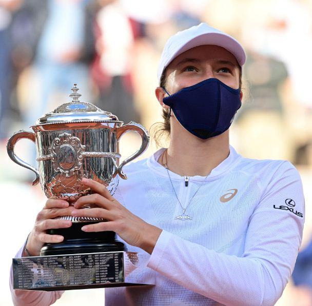 iga swiatek trofeu roland garros