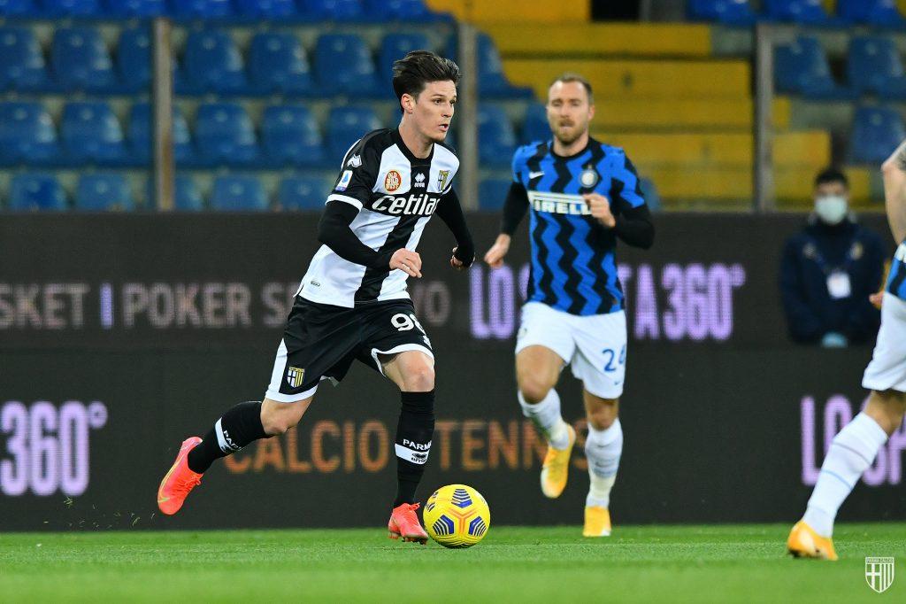 Dennis Man, inter