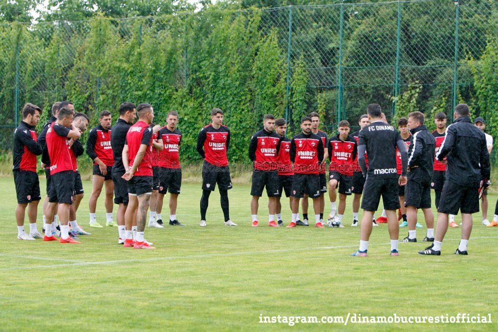 Echipa lui Dinamo la antrenament