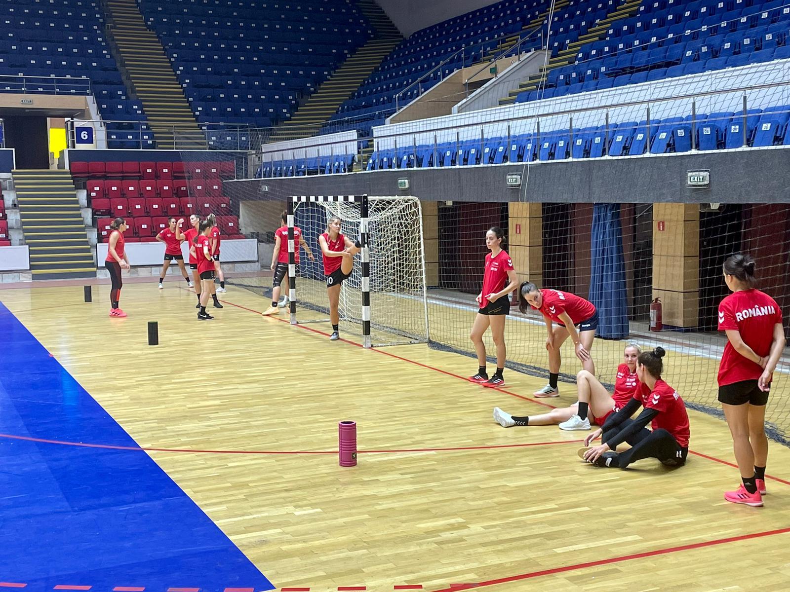 Antrenament al lotului național de handbal feminin