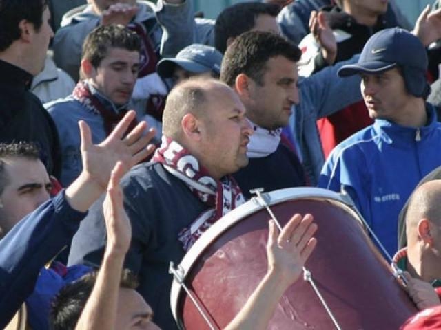 Gigi „Corsicanu`”, în mijlocul suporterilor rapidiști