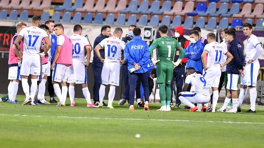 Marius Croitoru, alături de jucătorii săi de la FC Botoșani