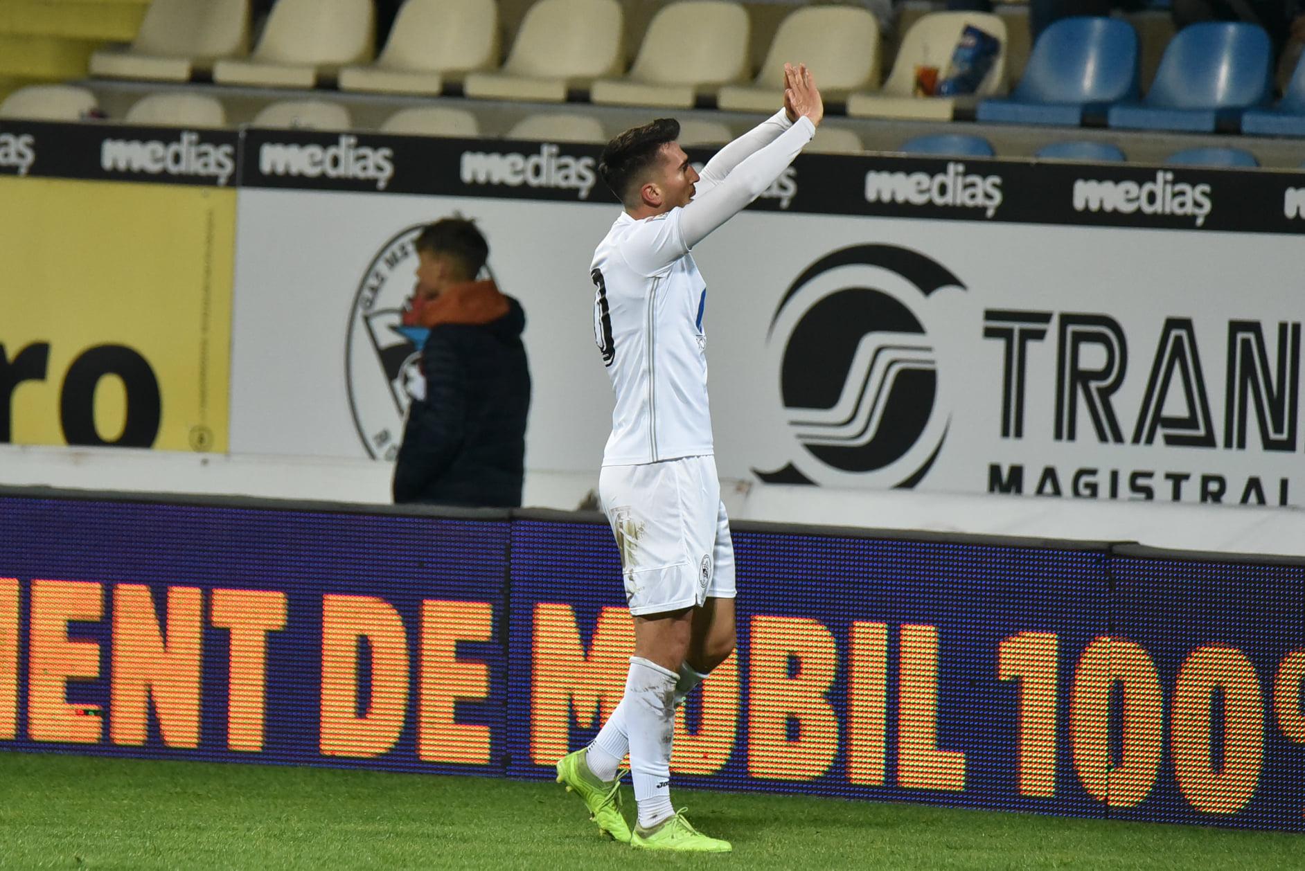 ROBERT DEACONU