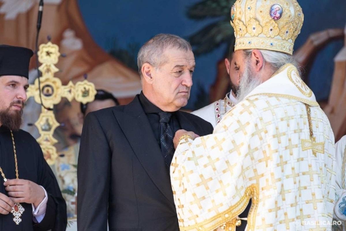 Gigi Becali la biserică