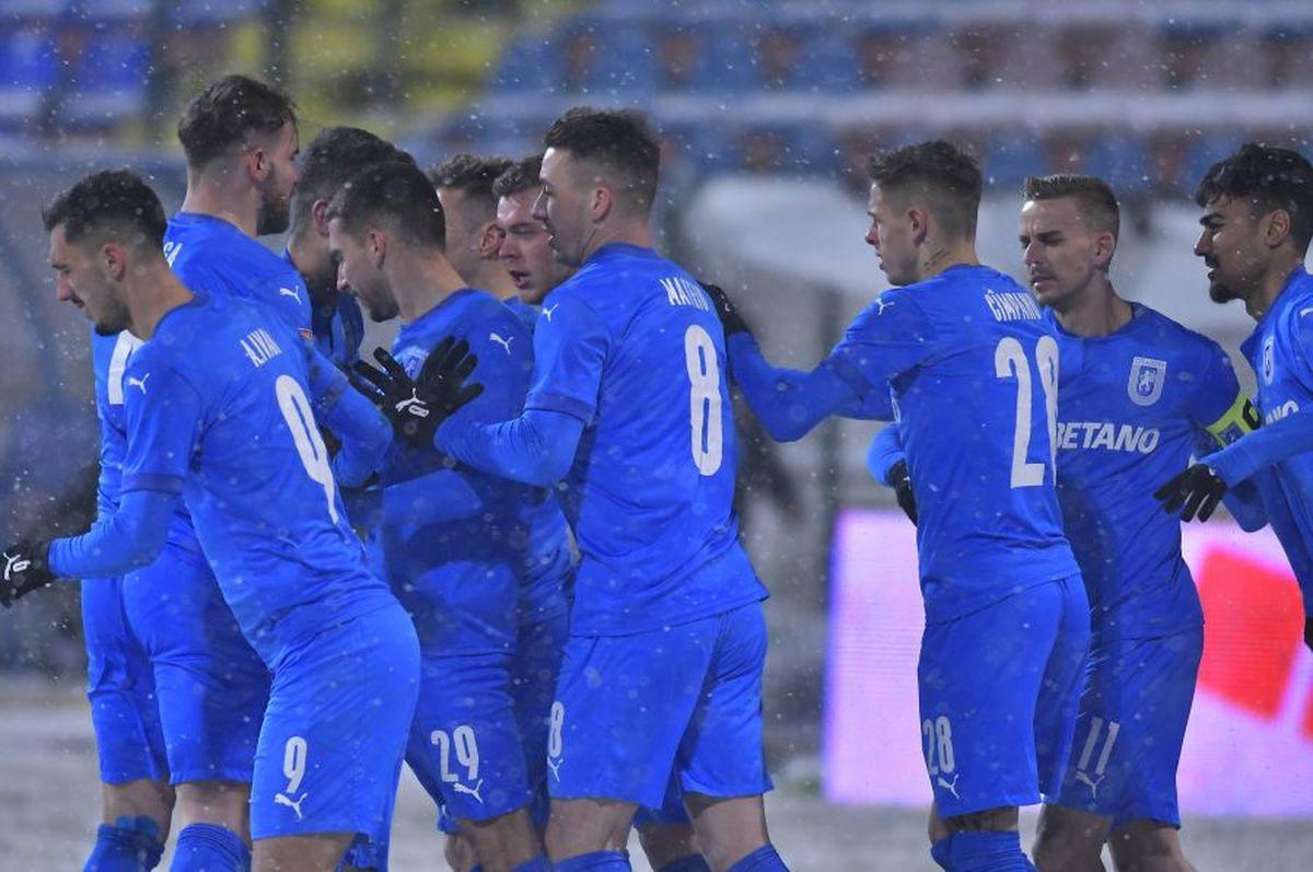 Alexandru Cîmpanu, alături de coechipierii lui de la Universitatea Craiova