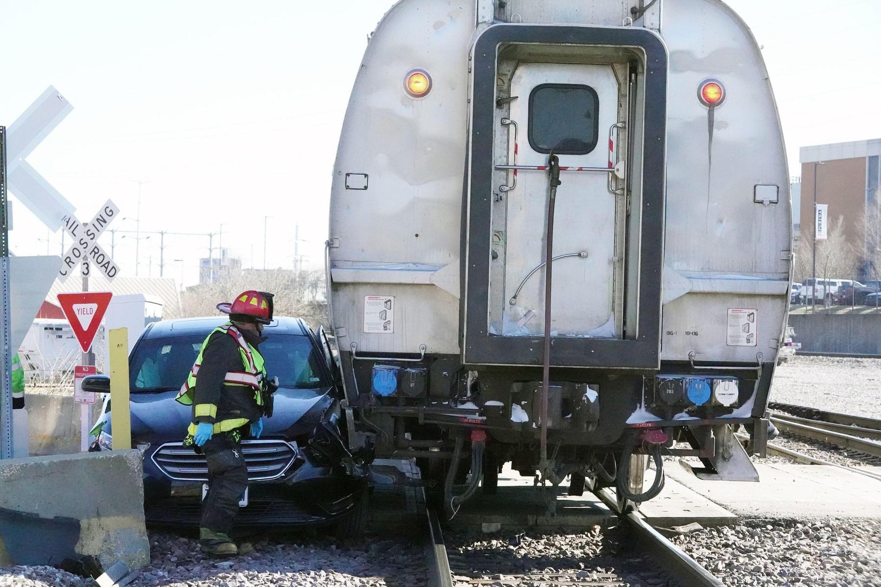 Coliziune între o mașină și un tren. Foto: Profimedia