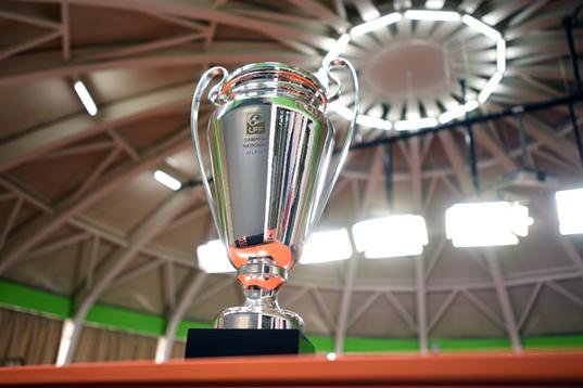 Trofeul acordat campioanei României
