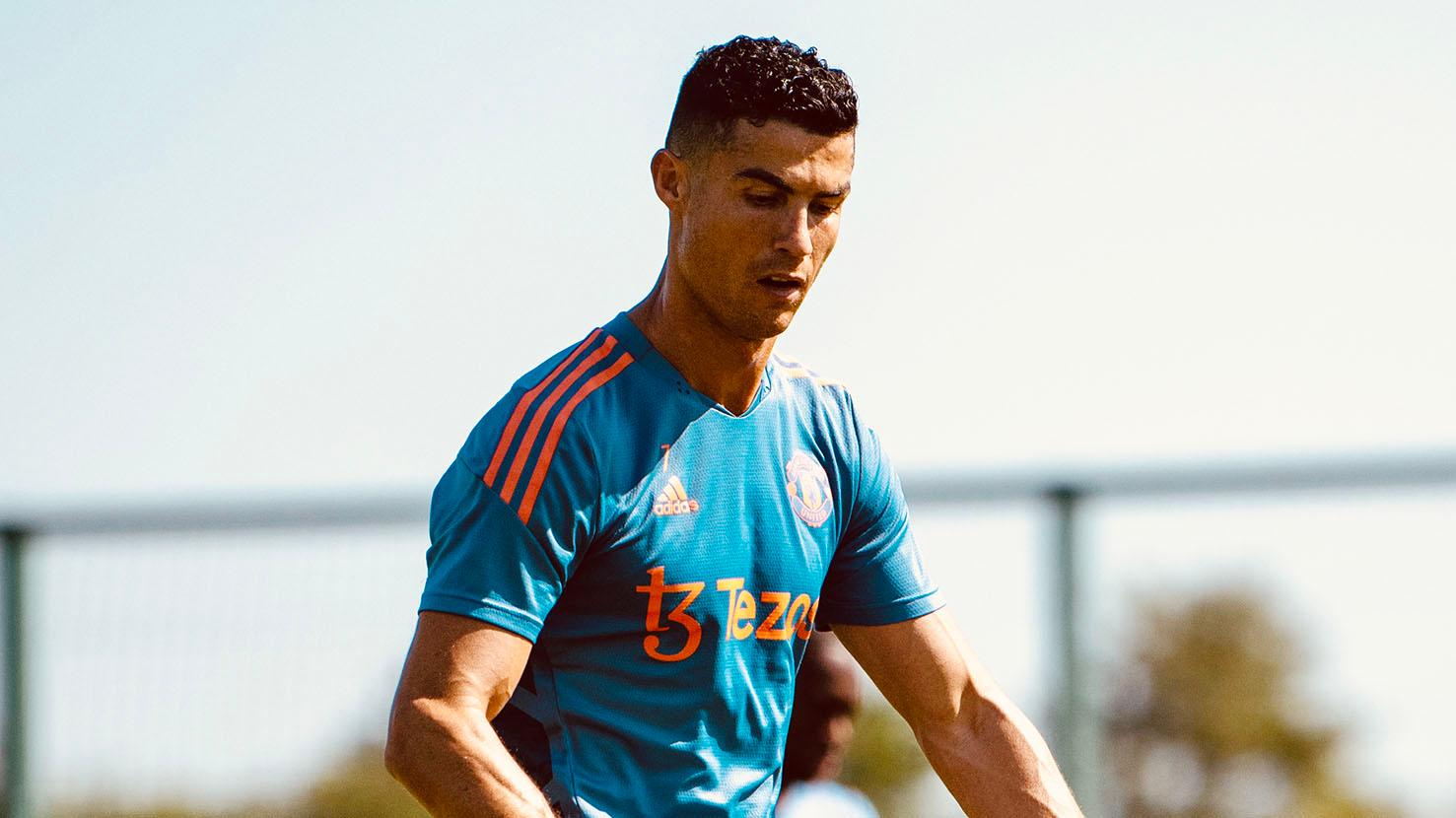 Contractul lui Cristiano Ronaldo cu Manchester United expără în 2023, iar atacantul este nemulțumit că șansele de a juca în acest sezon în Champions League sunt tot mai mici