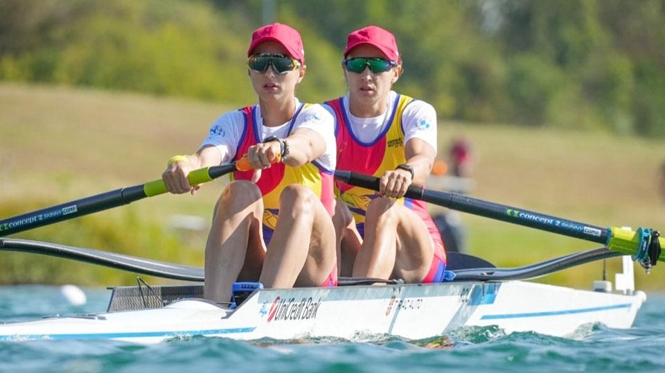 Primele reprezentante ale României care sâmbătă au câștigat titlul la Campionatul European de canotaj din Germania au fost Ioana Vrînceanu şi Denisa Tîlvescu, la dublu rame