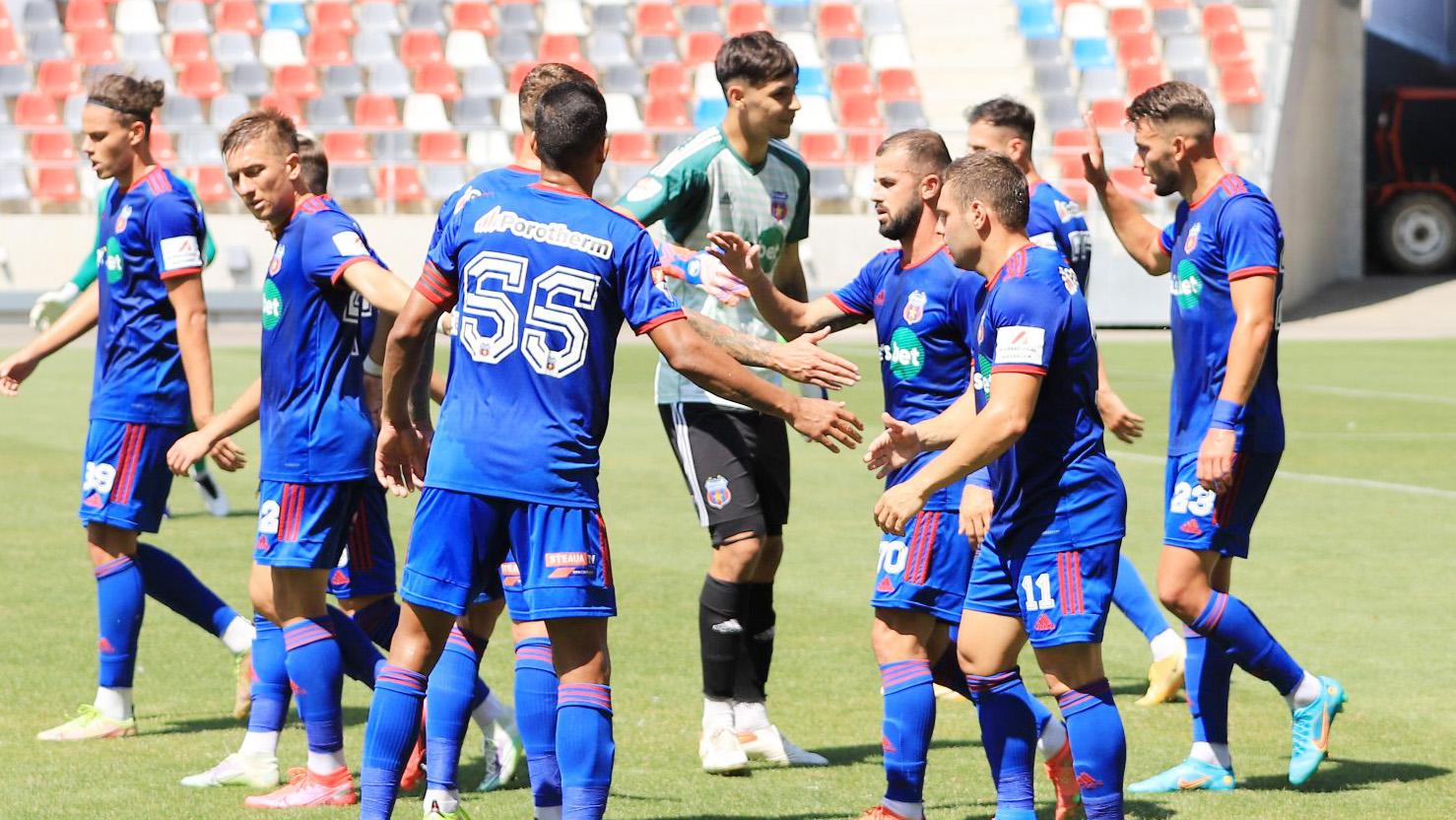 CSA Steaua a adunat, în primele 3 etape, 4 puncte, după remiza din prima etapă pe teren propriu cu Metaloglobus, 1-1, și victoria cu 2-1 acasă la CSM Slatina