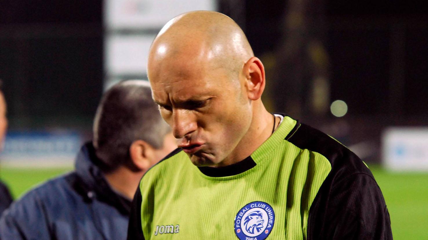 Relația de prietenie dintre Bogdan Stelea și Dan Petrescu s-a stricat în vara lui 2008, când antrenorul l-a ironizat pe portar după un gol primit într-un amical