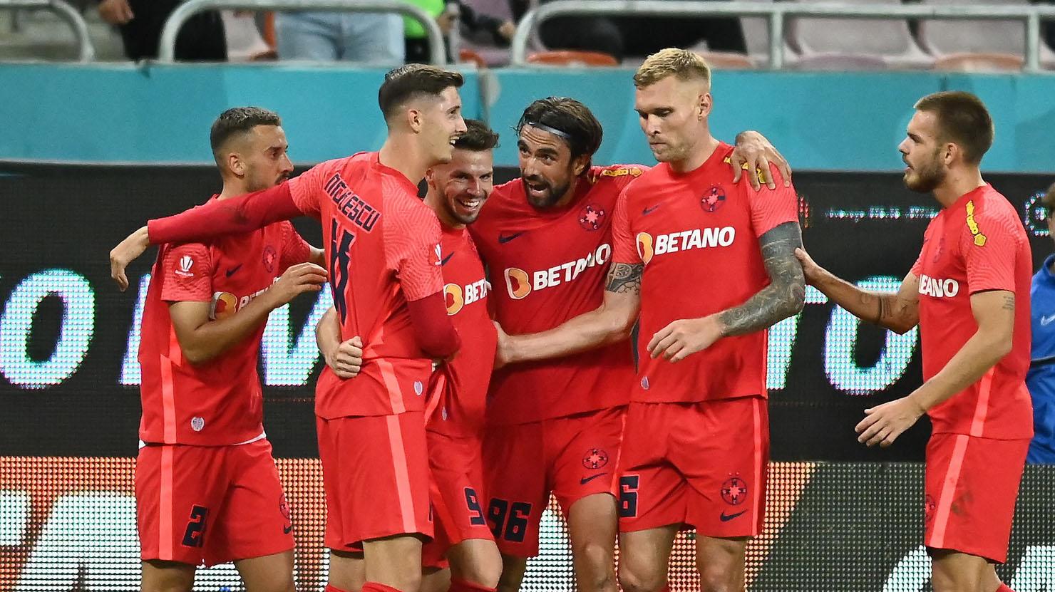 18 jucători fac parte din delegația FCSB care a făcut deplasarea în Danemarca pentru meciul de joi cu Silkeborg