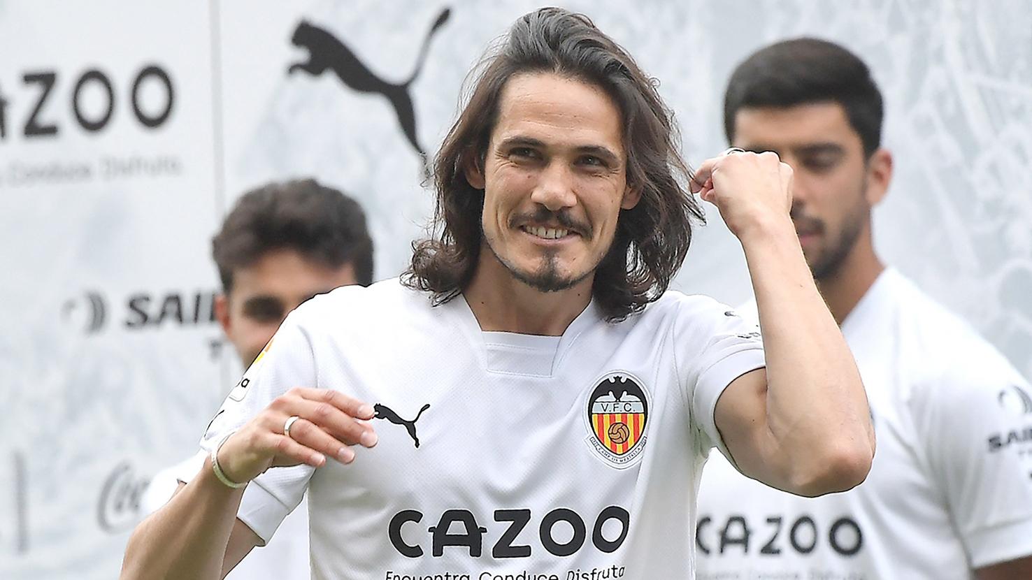 Edinson Cavani are o carieră impresionantă de 15 ani, cu aproape 650 de meciuri jucate la echipe ca Palermo, Napoli, PSG sau Manchester United, în care a marcat 372 de goluri. el are 133 de partide jucate la națională, în care a punctat de 58 de ori