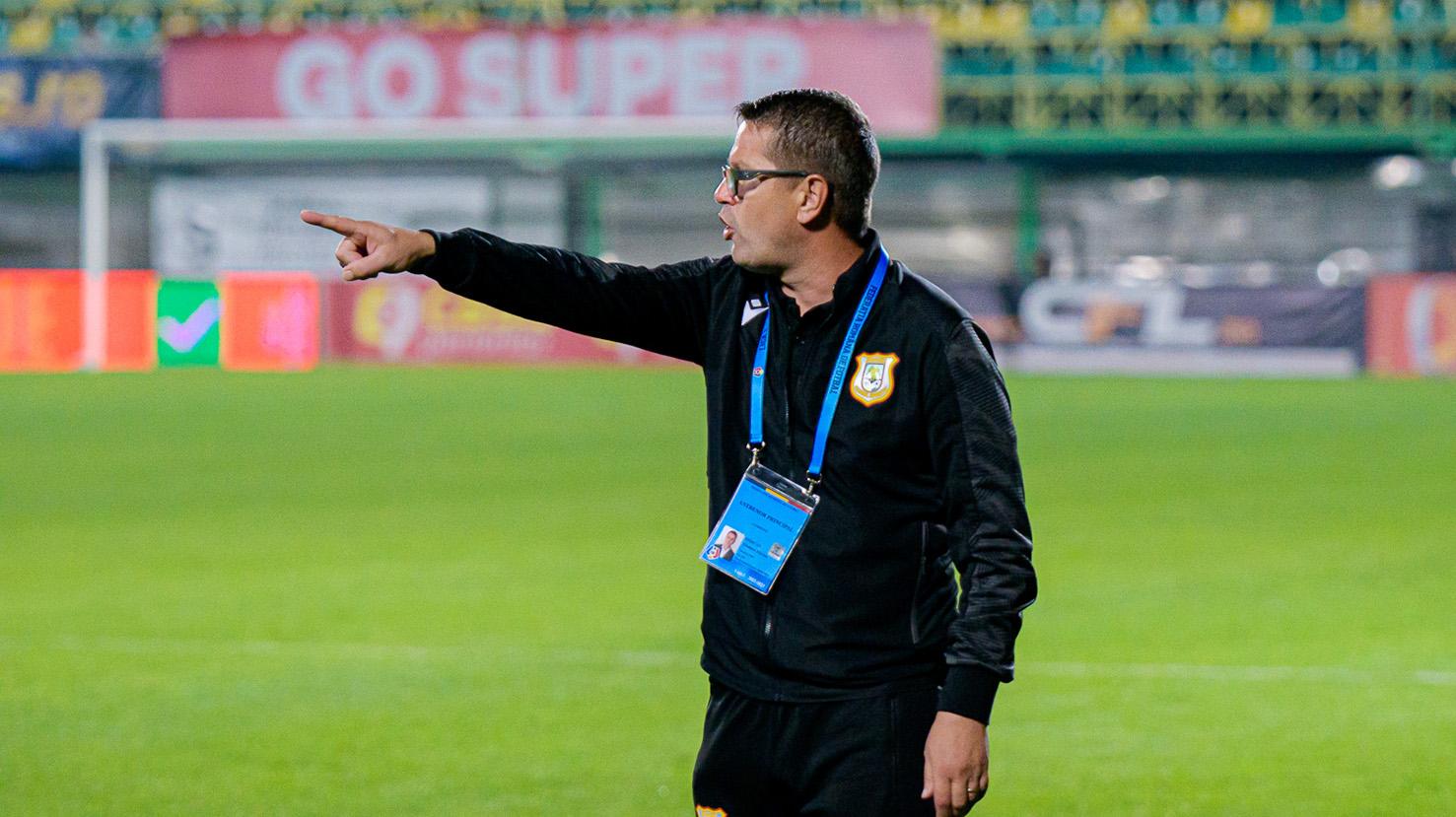 Flavius Stoican a condus CS Mioveni în zece meciuri din Superligă, obținând o victorie, 1-0 în deplasare cu Sepsi în Etapa a 9-a, și patru remize, fiind învins de cinci ori