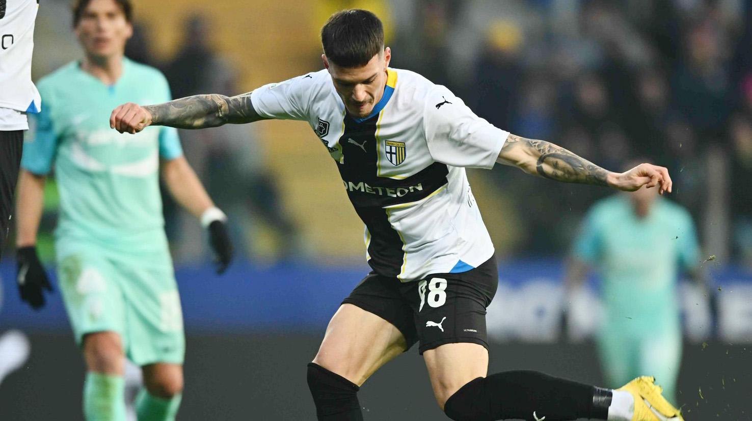 Dennis Man, omul meciului Parma – Fiorentina 1-1! Ce notă a primit și Valentin Mihăilă
