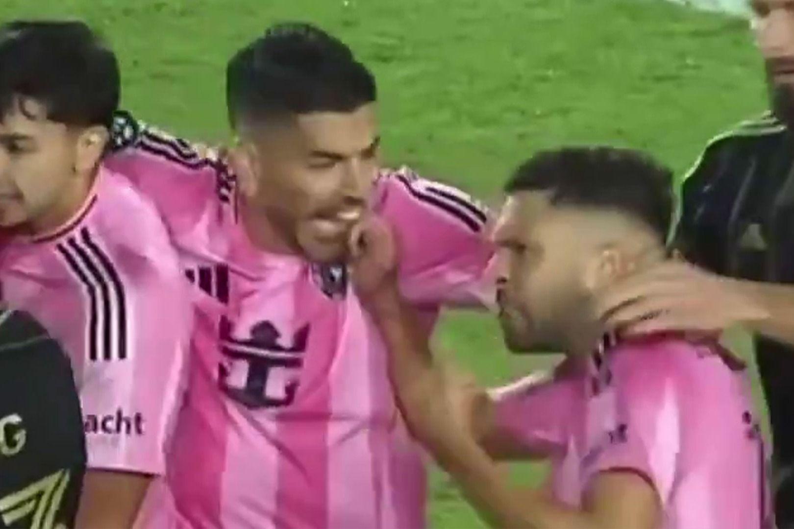 Luis Suarez și Jordi Alba