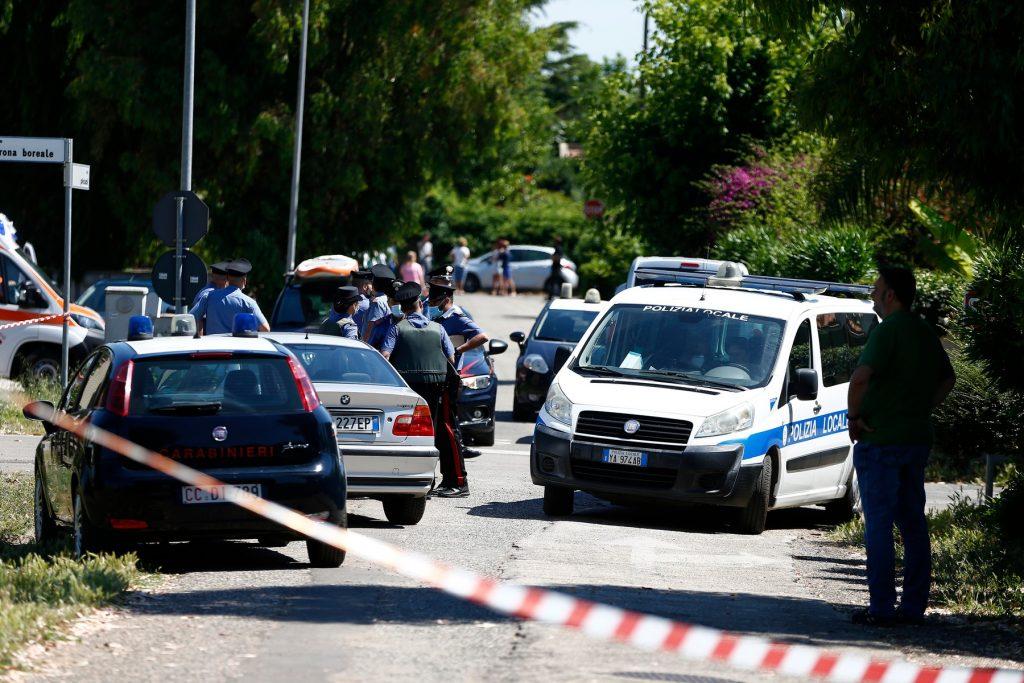 Sparatoria in strada ad Ardea, uccisi un anziano e due fratellini