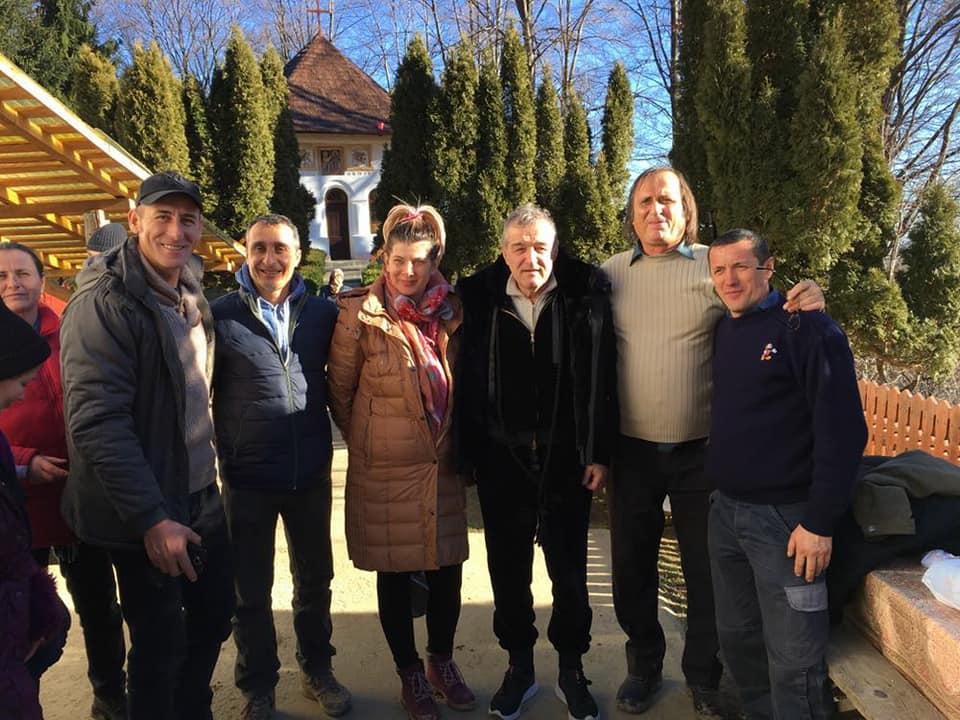Gigi Becali, în vizită la mânăstire