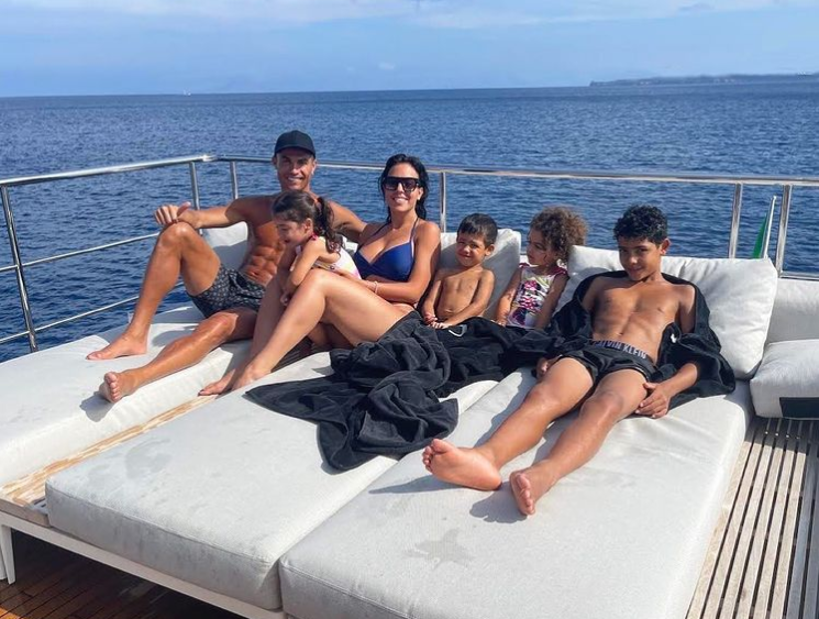 Cristiano Ronaldo și familia sa, sursa foto: Instagram