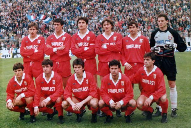 Echipa lui Dinamo de la sfârșitul, anilor `80, din care făcea parte și Dănuț Lupu
