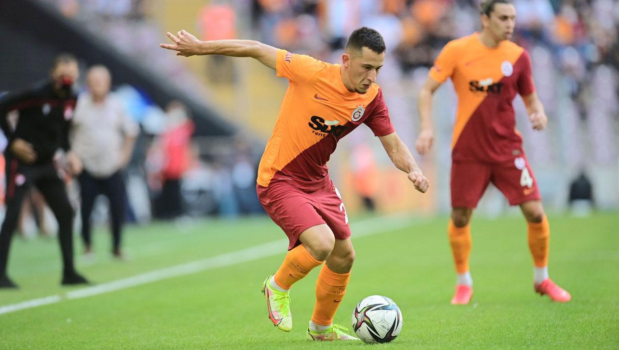 Olimpiu Moruțan a bifat în sezonul trecut 40 de meciuri pentru echiupa din Istanbul, a marcat 4 goluri și a oferit 5 pase decisive