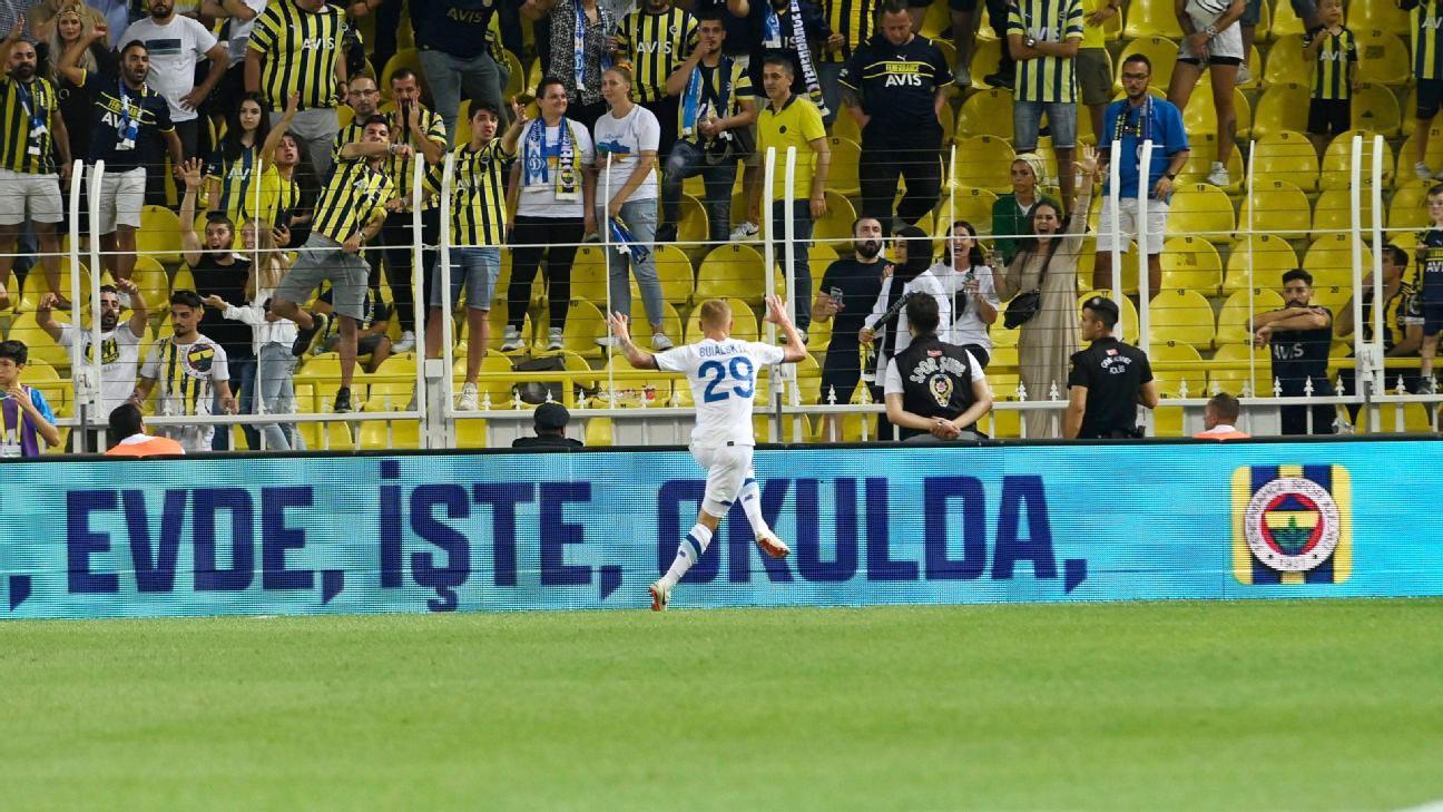 După ce a deschis scorul în meciul de la Istanbul, Vitaliy Buyalskyi s-a bucurat către galeria echipei gazdă, imitând zborul unui vultur, simbolul echipei rivale Beșiktaș