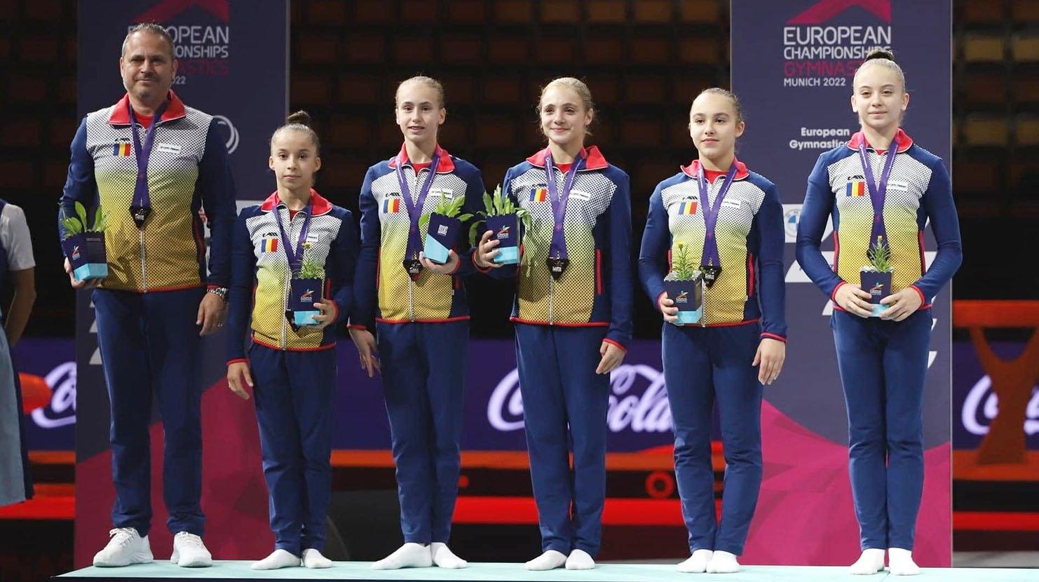Amalia Puflea, Amalia Ghigoarţă, Sabrina Voinea, Crina Tudor şi Miruna Botez au totalizat 150,495 p în concursul pe echipe, iar Ghigoarţă a adunat 51,432 p la individual compus