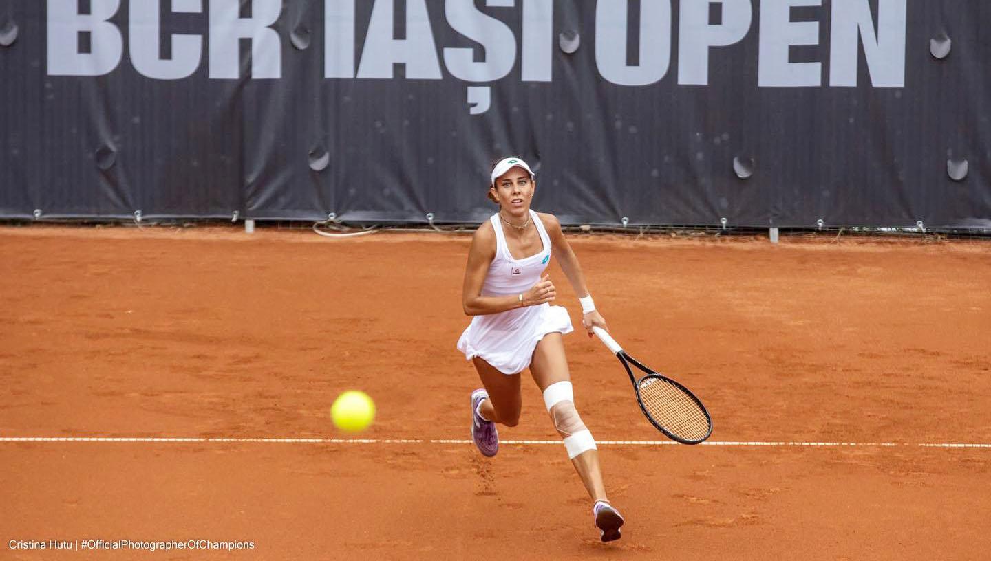 Mihaela Buzărnescu urma să servească pentru a câștiga meciul cu Cristina Dinu, dar nu a mai putut continua partida