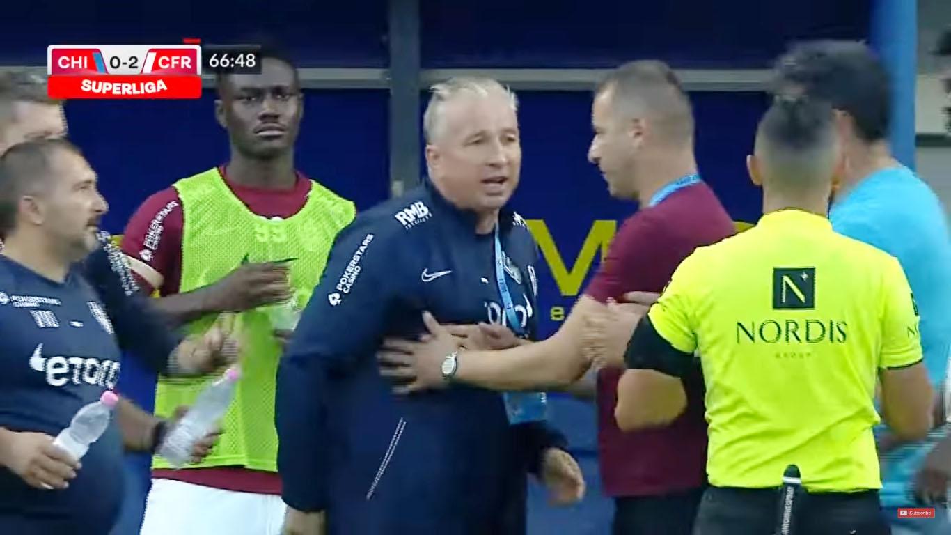 Dan Petrescu, antrenorul celor de la CFR Cluj, a fost trimis în tribune de arbitrul Iulian Călin în minutul 67 pentru proteste