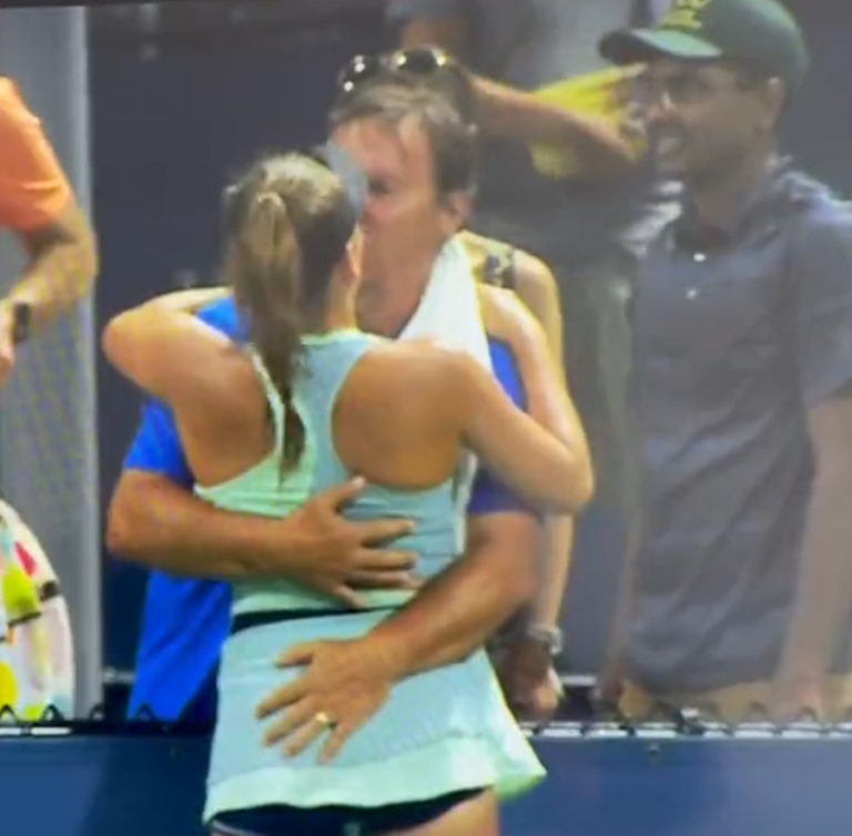 VIDEO | Gest șocant la US Open! Sara Bejlek, tenismena în vârstă de 16 ani, atinsă pe fund de tată și antrenor!