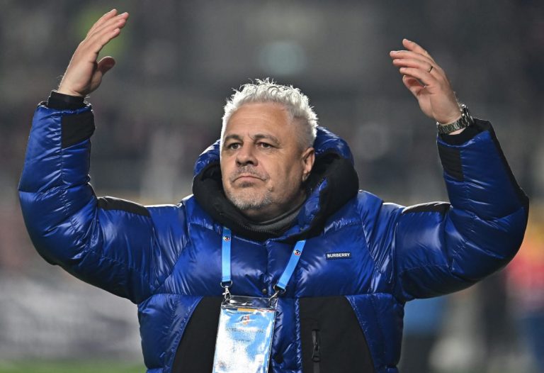 Marius Şumudică, scandal monstru după U Cluj – Rapid: „Eu nu înţeleg de ce s-a mai inventat VAR-ul ăsta! Îl calcă de la spate, e penalty cât casa!”