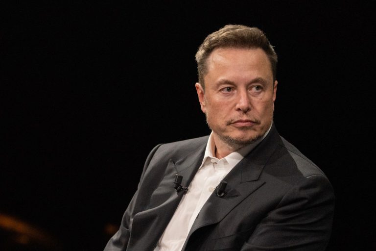 Elon Musk, gata să devină patron în Premier League! Cel mai bogat om al planetei a pus ochii pe un club de tradiție din Anglia