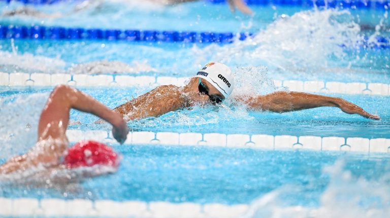 David Popovici s-a calificat în semifinale la 200 de metri liber la Campionatul Mondial de Nataţie cu cel mai bun timp din serie
