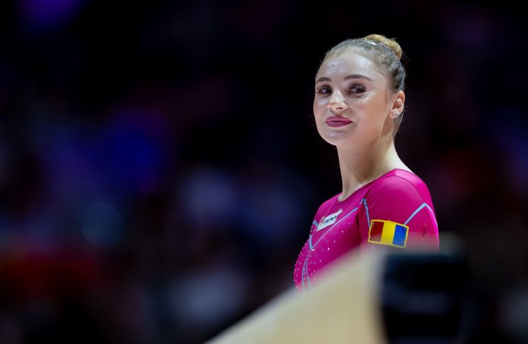 Sabrina Voinea, la un pas de podium la CM de gimnastică! Fanii, revoltați după ce românca a ratat medalia la sol: „Jefuită din nou!”
