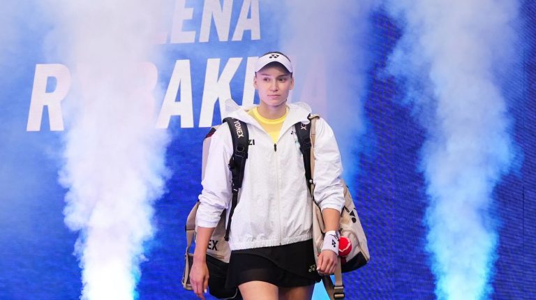 Elena Rybakina și Leylah Fernandez vor disputa finala turneului de la Ningbo